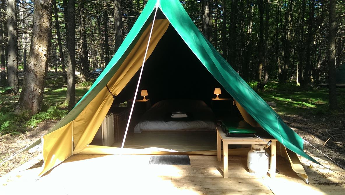 Huttopia Sutton - tente Bonaventure (&copy;Camping Huttopia Sutton)