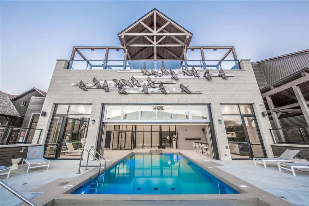 Piscine intérieure/extérieure (&copy;Espace 4 Saisons)