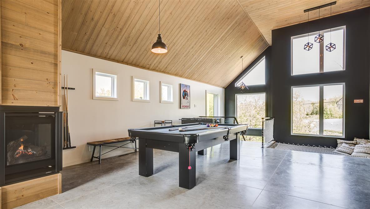 Billard, soccer sur table et jeux de société. (&copy;Chalets Sô Lodges inc.)