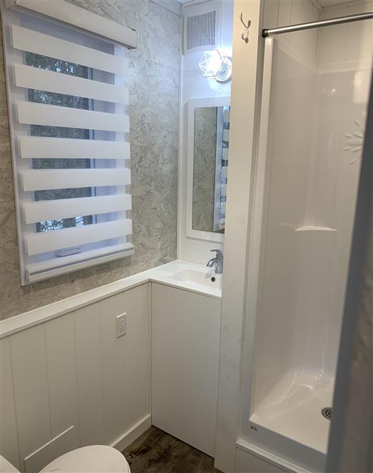 Coolbox - Salle de bain (&copy;Détenteur des droits: Camping Lac Magog)