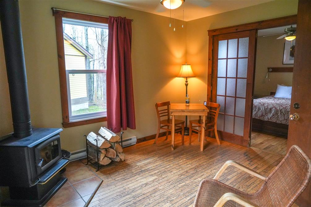 Jouvence Maisonnettes - Chambre (&copy;Centre de villégiature Jouvence)