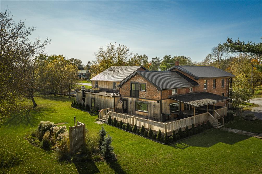 Facade (&copy;Espace Old Mill)